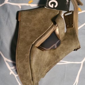 Olive green wedges by Guess